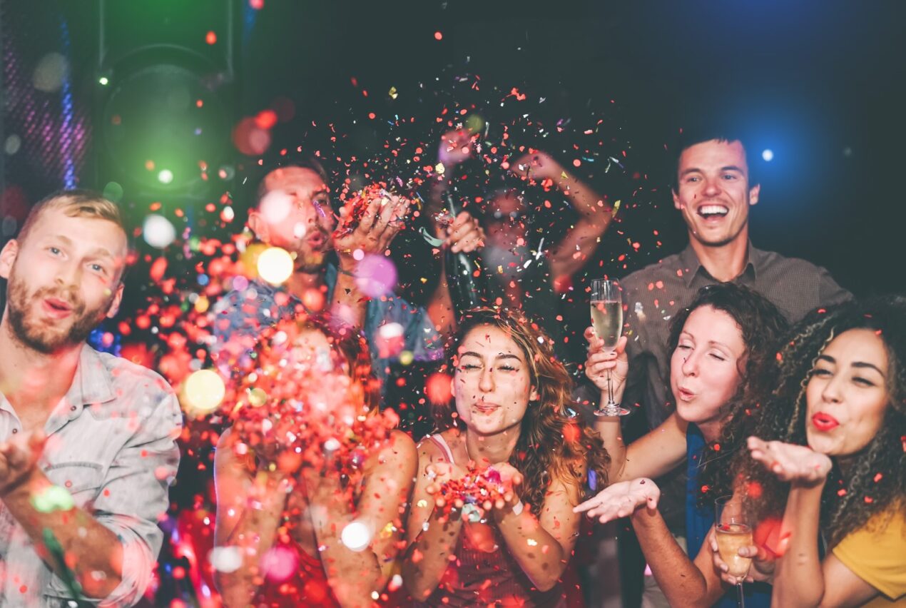 2dfe45b7-d1ba-42b5-ab1b-875e0302e1e1 Work colleges partying